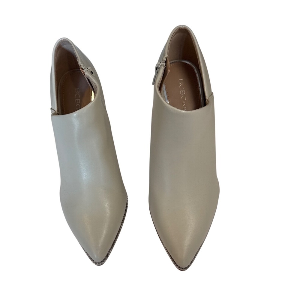 BCBGeneration Women Cream Pointed Toe Stiletto Ankle Boot Shootie Chain Trim 8.5